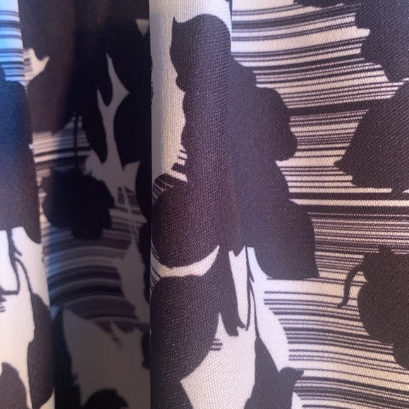 Classy quality A-line dress with full skirt, no size tags but likely a size 6-8. - Picture 3 of 6